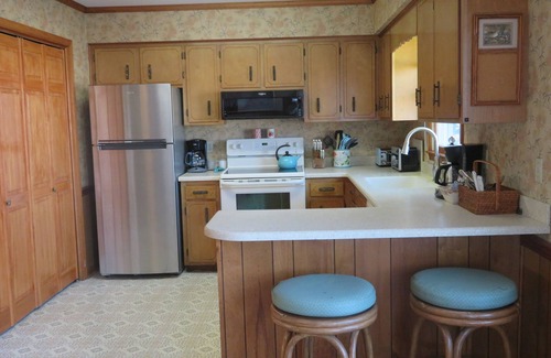 Bethany Beach House | Boat Dock, 3 Kayaks, 3 Blocks to Beach, 2 Beach Passes, Park 10 Cars, Sleeps 26