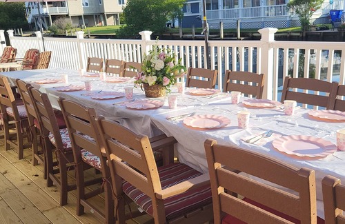 Bethany Beach House | Boat Dock, 3 Kayaks, 3 Blocks to Beach, 2 Beach Passes, Park 10 Cars, Sleeps 26