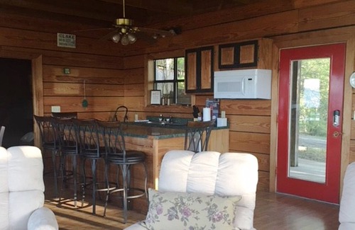 Negreet House | BOAT RAMP*WIFI*SLEEPS 14*PEACEFUL*GREAT VIEW*LEISURE LAKE CABIN 3*