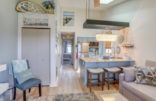 Oak Harbor Condo | Boat Slip & Pool Access: Oak Harbor Haven!