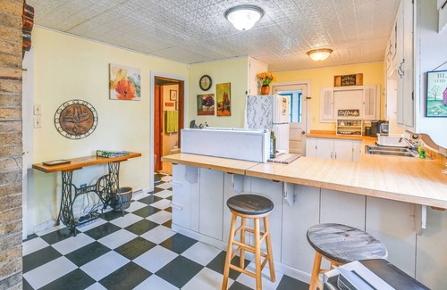Sherrodsville Cottage | Boat & Unwind! Charming Atwood Lake Farmhouse
