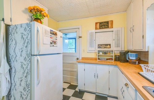 Sherrodsville Cottage | Boat & Unwind! Charming Atwood Lake Farmhouse