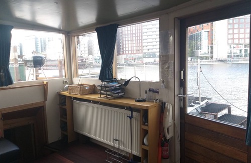 Burgwallen Nieuwe Zijde Boat Rental | Boat with a view in center of Amsterdam