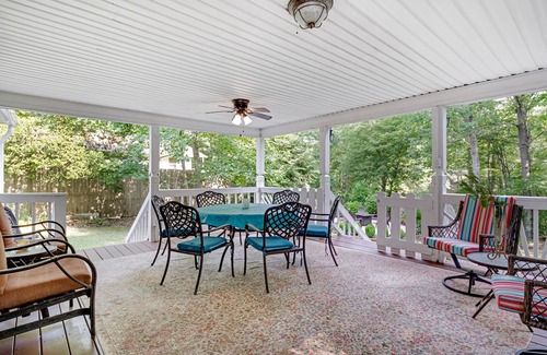 Bracey House | BOATHOUSE, COVERED PORCH 2 FIRE PITS KAYAK QUITE COVE NO WAKEn