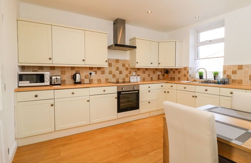Skipton Cottage | BOB'S COTTAGE, pet friendly, with a garden in Skipton