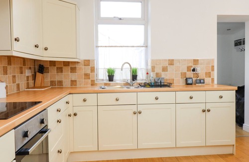 Skipton Cottage | BOB'S COTTAGE, pet friendly, with a garden in Skipton