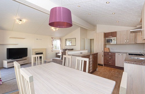 Tyn-y-Gongl Cottage | Bodafon Park Lodge - a scandinavian lodge that sleeps 6 guests in 3 bedrooms