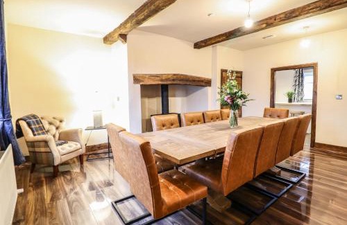 Trefeglwys House | Bodaioch Cottage