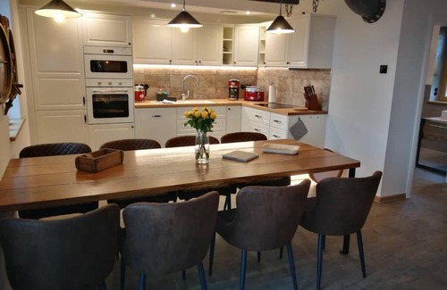 Born auf dem Darss House | Boddenkutter - Bodden view, sauna, pool table, dart board, terrace, balcony, gas fireplace, barbecue, playground, garden, sun loungers, WLAN, bicycle shed