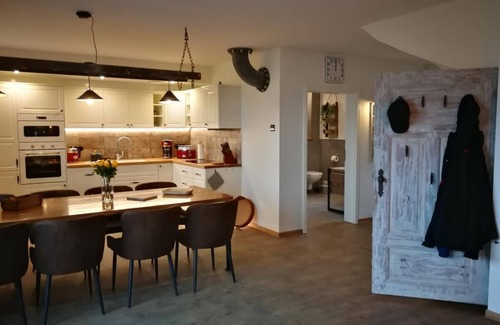 Born auf dem Darss House | Boddenkutter - Bodden view, sauna, pool table, dart board, terrace, balcony, gas fireplace, barbecue, playground, garden, sun loungers, WLAN, bicycle shed