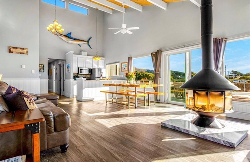 Sereno del Mar House | BodegaBayBeachHome~FUN Coastal Family Retreat-BeautifulViews!PoolTable&Lounge