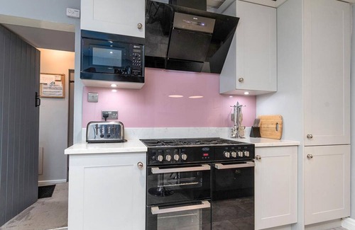 Beaumaris Cottage | Bodfryn Cottage - Three Bedroom Cottage, Sleeps 6