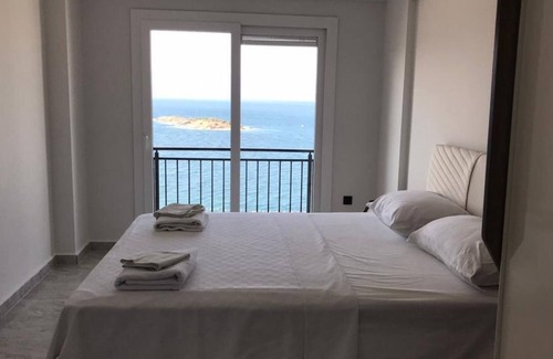 Milas Apartment | Bodrum. Wohnung mit Meerblick, Privatem Strand, Aquapark und Infinity Pool