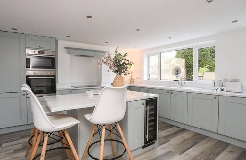 Moelfre House | BODWENA, pet friendly, country holiday cottage in Moelfre