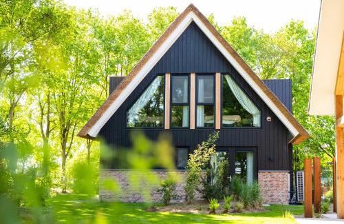 Wekerom House | Boerderij Villa met Binnenzwembad & Wellness - 12 personen - Resort Valley