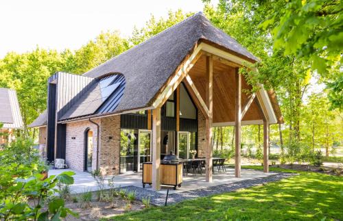 Wekerom House | Boerderij Villa met Binnenzwembad & Wellness - 12 personen - Resort Valley