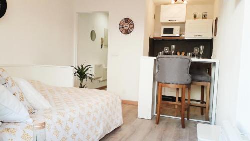 Sete Apartment | BoHémian Studio in Sète Center