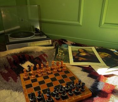 Dniprovs'kyi District Apartment | Bohemia - soulful stay, 5 min to metro