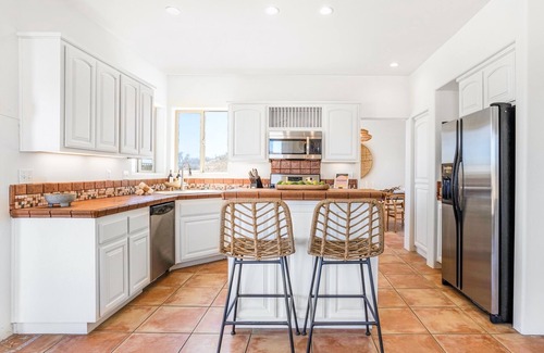 Yucca Valley House | Bohemian at the Boulder's: spa, pool and desert views!