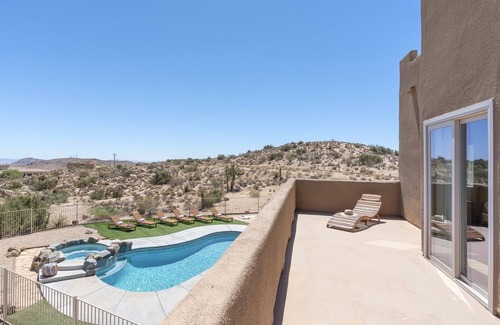 Yucca Valley House | Bohemian at the Boulder's: spa, pool and desert views!