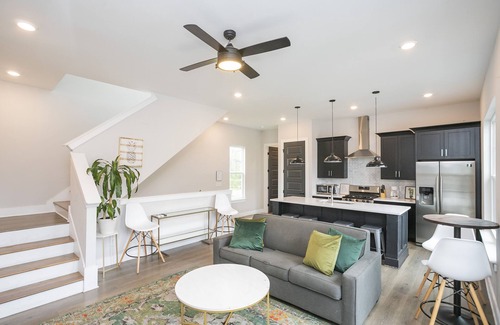 Radnor House | BOHO Boutique Stay |3bd 2ba|10 Minutes to Lower Broadway|