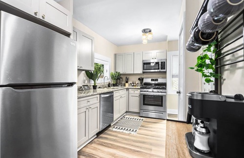 Atlanta House | Boho Chic: Luxury Short-Term Rental in Atlanta | Pet-Friendly 3BR Near Downtown