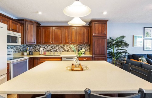 Village of Four Seasons Apartment | Boho Flamingo-Pools, Hot Tub, Pet Friendly