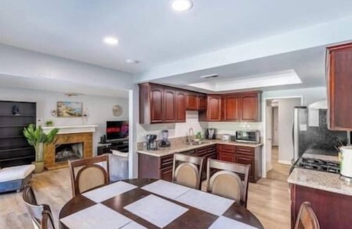 West Covina House | BOHO Hidden Gem fenced backyard garage pet OK