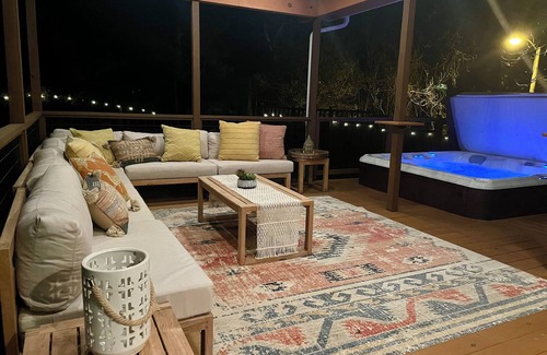 Asheville House | Boho paradise in heart of Asheville with hot tub~ 1 mile to Mission Hospital