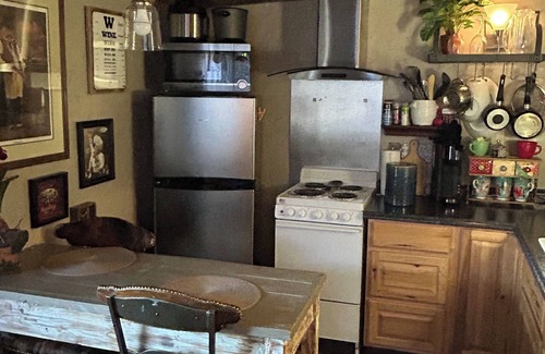 Kerrville House | BoisD’Arc Bungalow & Suites - comfy Studio Type Bungalow - private