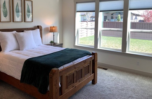 Boise House | BOISE Area - beautifully staged Hillsdale Creek home minutes from the YMCA!