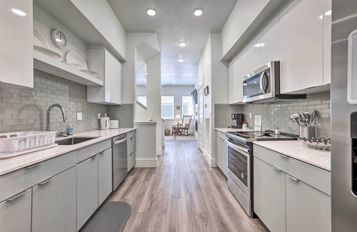 Veterans Park House | Boise Townhome w/Rooftop Deck, 2 Mi to Downtown!