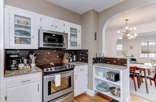 Veterans Park House | Boise-Westend-hot tub-Central location 4 bedrooms