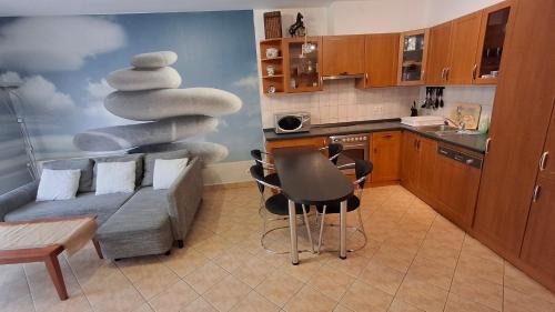 Ferencvaros Apartment | BOK - Central modern 2BR Apt w balcony, FREE INDOOR PARKING!