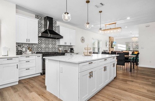 Eastside Promise Neighborhood House | Bold Bright 4BR 3 5full Baths Near Riverwalk Dtown