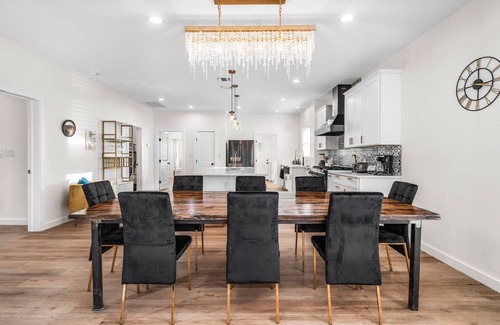 Eastside Promise Neighborhood House | Bold Bright 4BR 3 5full Baths Near Riverwalk Dtown