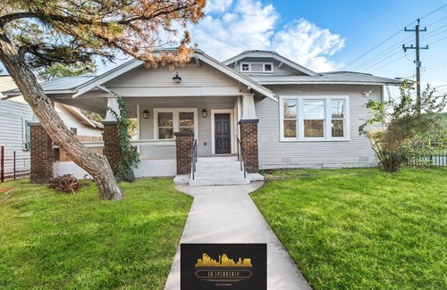Eastside Promise Neighborhood House | Bold Bright 4BR 3 5full Baths Near Riverwalk Dtown