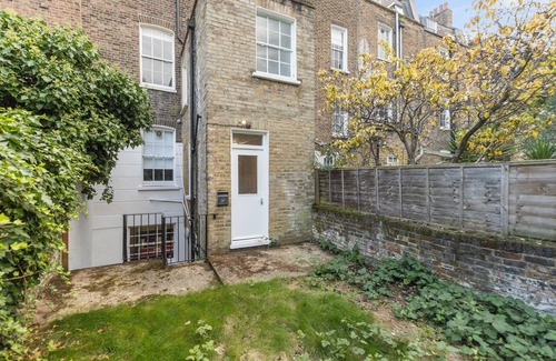 Camden Town with Primrose Hill Apartment | Bold & Vibrant 1-Bedroom Escape in Prime Location!