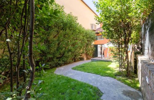 Historic Center House | BolognaRoomscom - Isaia Garden Private Garden Spa Bath