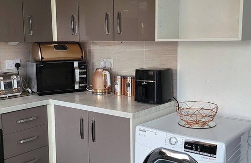 Farnworth House | Bolton-2bedroom-2Bathroom-Parking