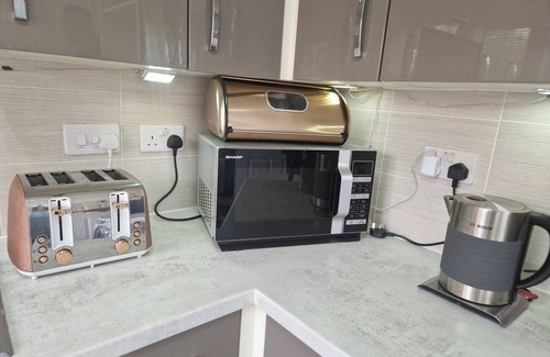 Farnworth House | Bolton-2bedroom-2Bathroom-Parking