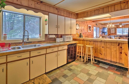 Bolton Landing Cabin | Bolton ‘Alderbrook Lodge’ w/ Private 10-Acre Lake!