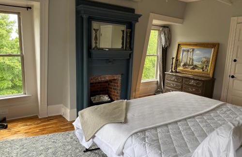 Salisbury Hotel | Bonaparte Castle