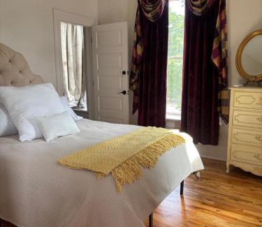 Salisbury Hotel | Bonaparte Castle