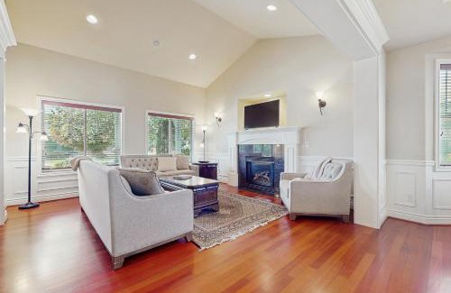 Enumclaw House | Bondgard Hideaway
