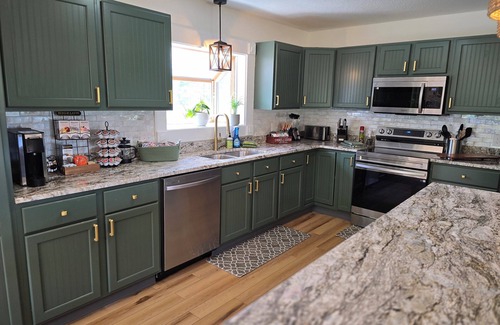 Logan House | Bonita Blu at Hocking Hills Retreat! Pickleball, Basketball, Arcade, & Putt Putt