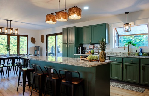 Logan House | Bonita Blu at Hocking Hills Retreat! Pickleball, Basketball, Arcade, & Putt Putt