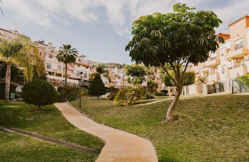 Benagalbon Apartment | Bonito piso junto a campo de golf, mar y montaña