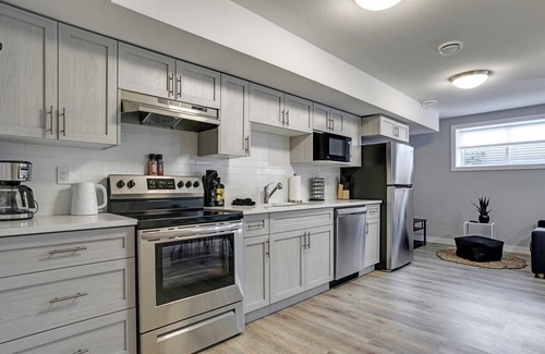 Edmonton Apartment | Bonnie Doon. Guest Suite. Sleeps 2.