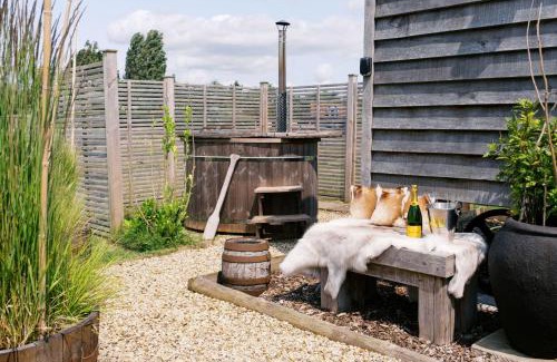Bottesford House | Bonnie's Shepherd's Hut - Wellness & Hot Tub
